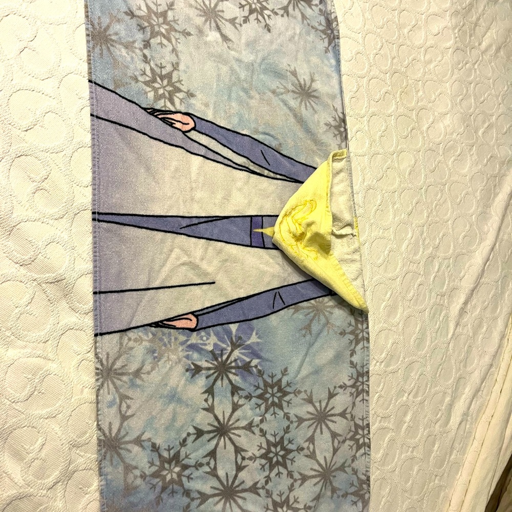 Frozen-Disney hooded bath towel. Gd condition.$8